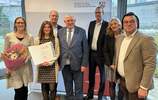Für die acht Häuser der St. Franziskus-Stiftung Münster nahmen Vertreter der Geschäftsführung, Pflegedirektion und der beiden Flexteams den Gesundheitspreis in Düsseldorf entgegen.
